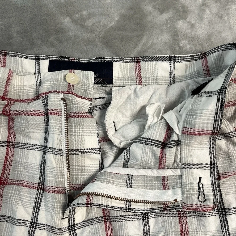 Phat Farm Mens 36x13 Plaid Shorts White Red Gray Black Cotton Flat Front Casual